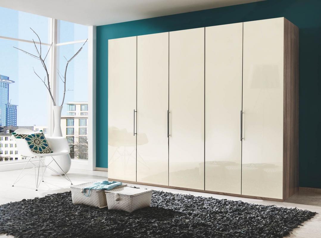 Kleiderschrank